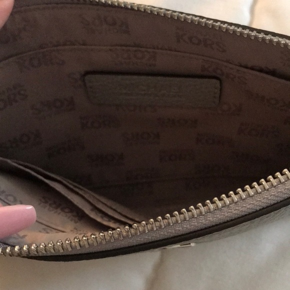 Micheal Kors Wristlet - Picture 2 of 3